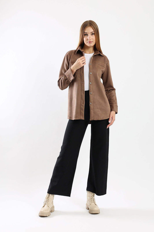 قميص من الجلد السويدي ذو حافة منحنية