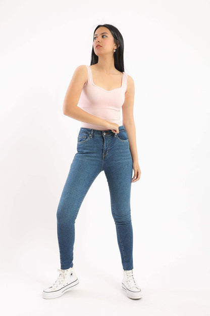 بلوزة بدون أكمام بفتحة على شكل قلب