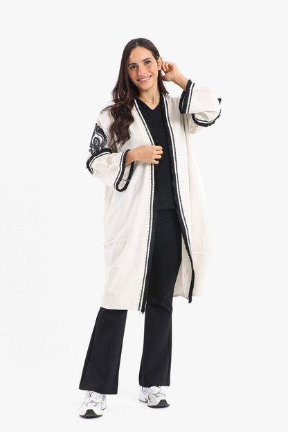 كيمونو مفتوح من الأمام مع حاشية مزينة بالشراشيب