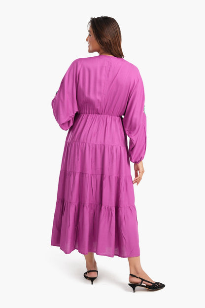 فستان متعدد الطبقات مع تطريز