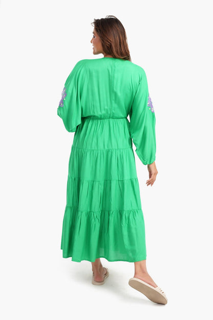 فستان متعدد الطبقات مع تطريز