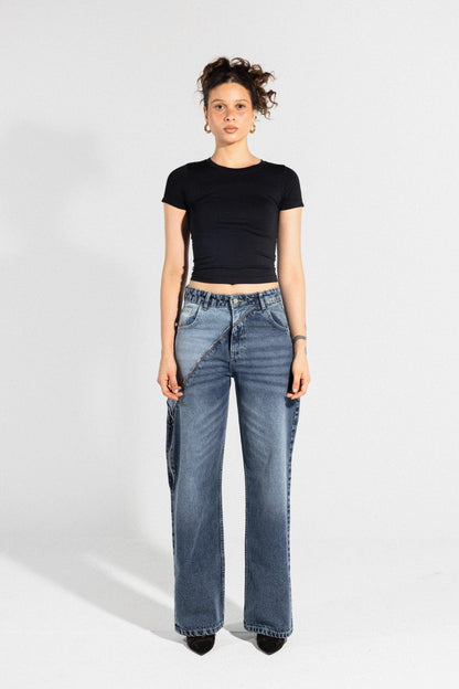 بنطال جينز أزرق مفتوح السحاب