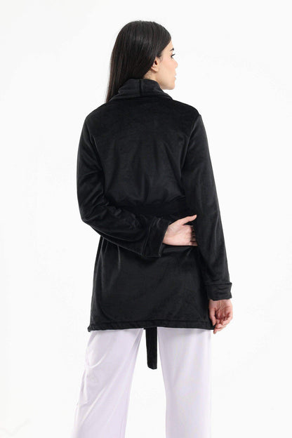 رداء مخملي بأكمام طويلة