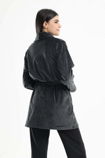 رداء مخملي بأكمام طويلة