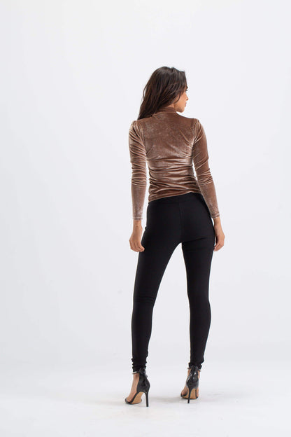 بلوزة مخملية منفوخة الكتف