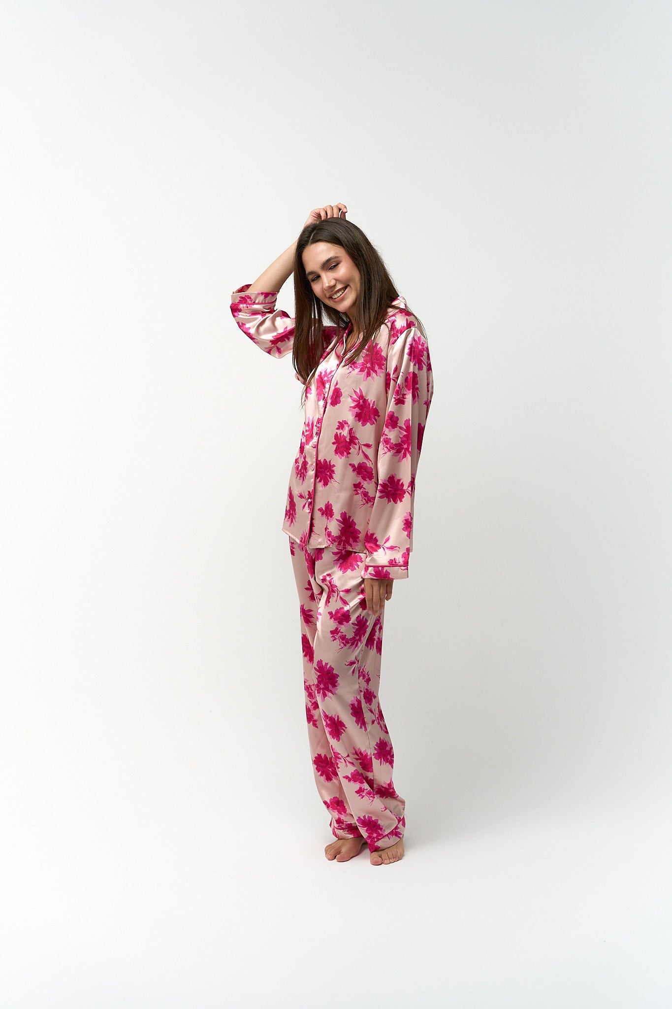 طقم بيجامة ساتان مزهر