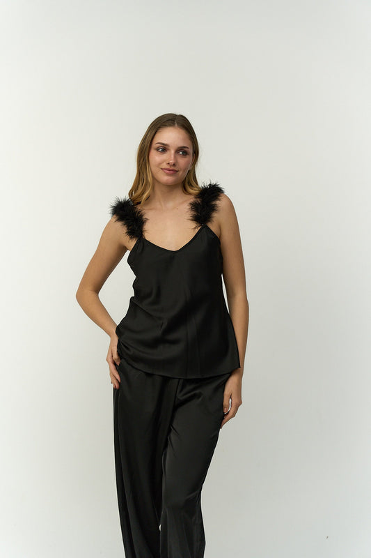 طقم بيجامة مع ريش