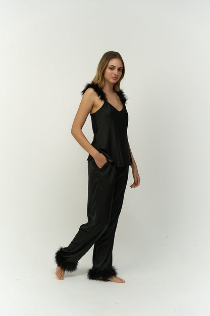 طقم بيجامة مع ريش