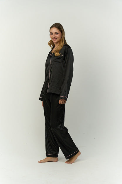 طقم بيجامة مع حواف وردية