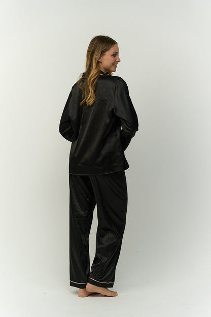 طقم بيجامة مع حواف وردية