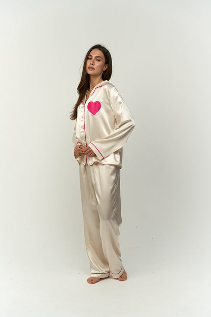 طقم بيجامة بطبعة قلب
