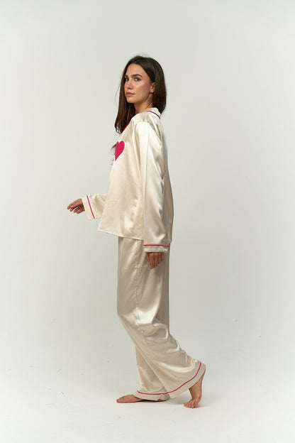 طقم بيجامة بطبعة قلب