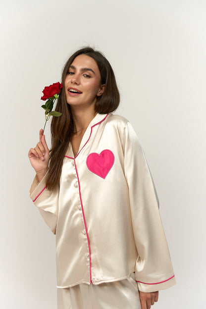 طقم بيجامة بطبعة قلب